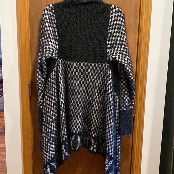 Fun! ijeans by Buffalo Fuzzy Sweater - Picture 4 of 9